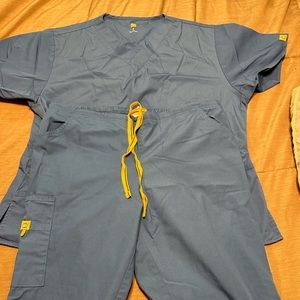 Women’s scrubs